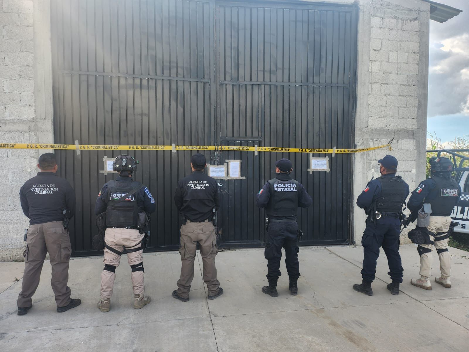 Asegura la PFM siete vehículos y dos  contenedores en un inmueble mediante cateo en Tlaxcala